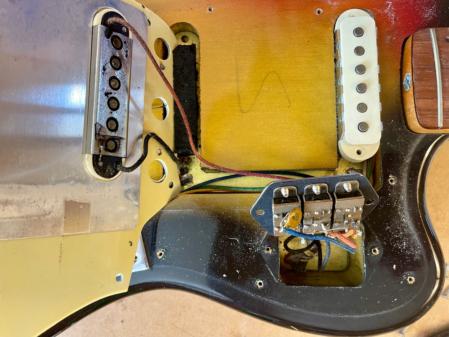 1965 Fender Jaguar 3-Color Sunburst 100% OG
