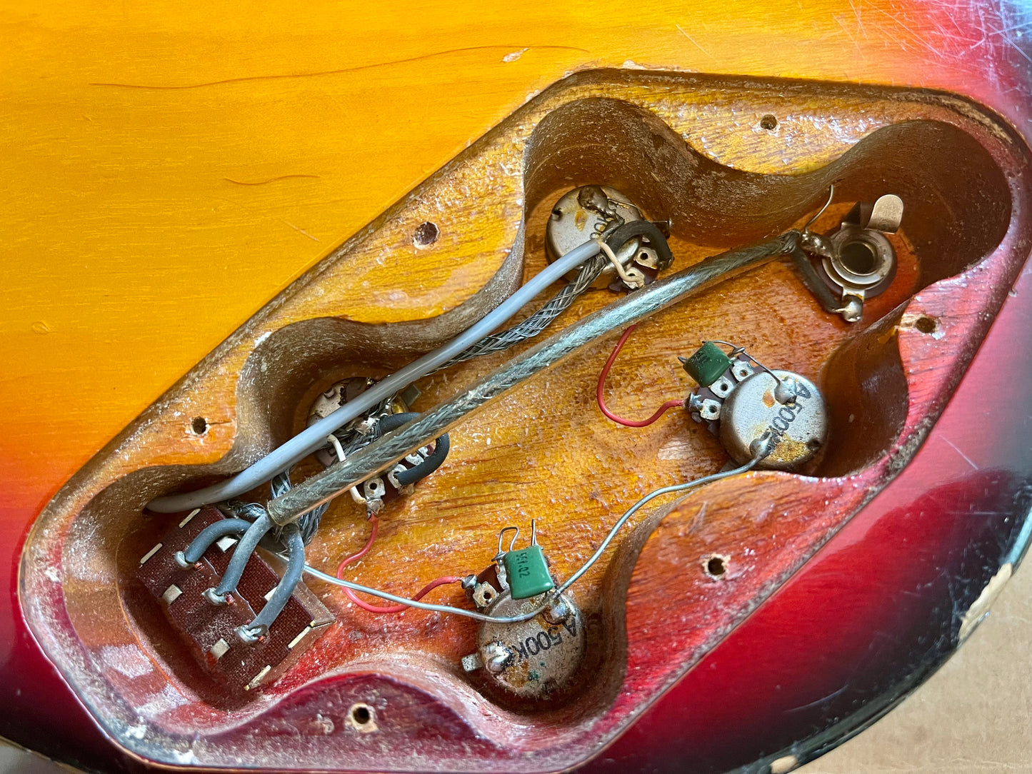 1973 Univox Badazz 3-Color Sunburst