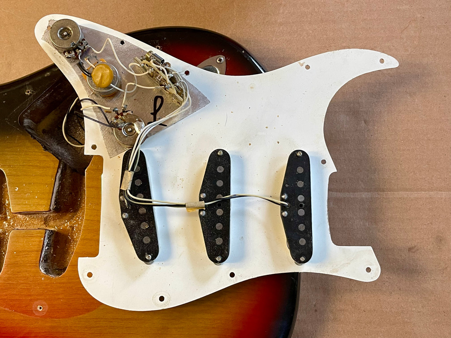 1973 Fender Stratocaster Rosewood finger board 3-color Sunburst Non-Trem