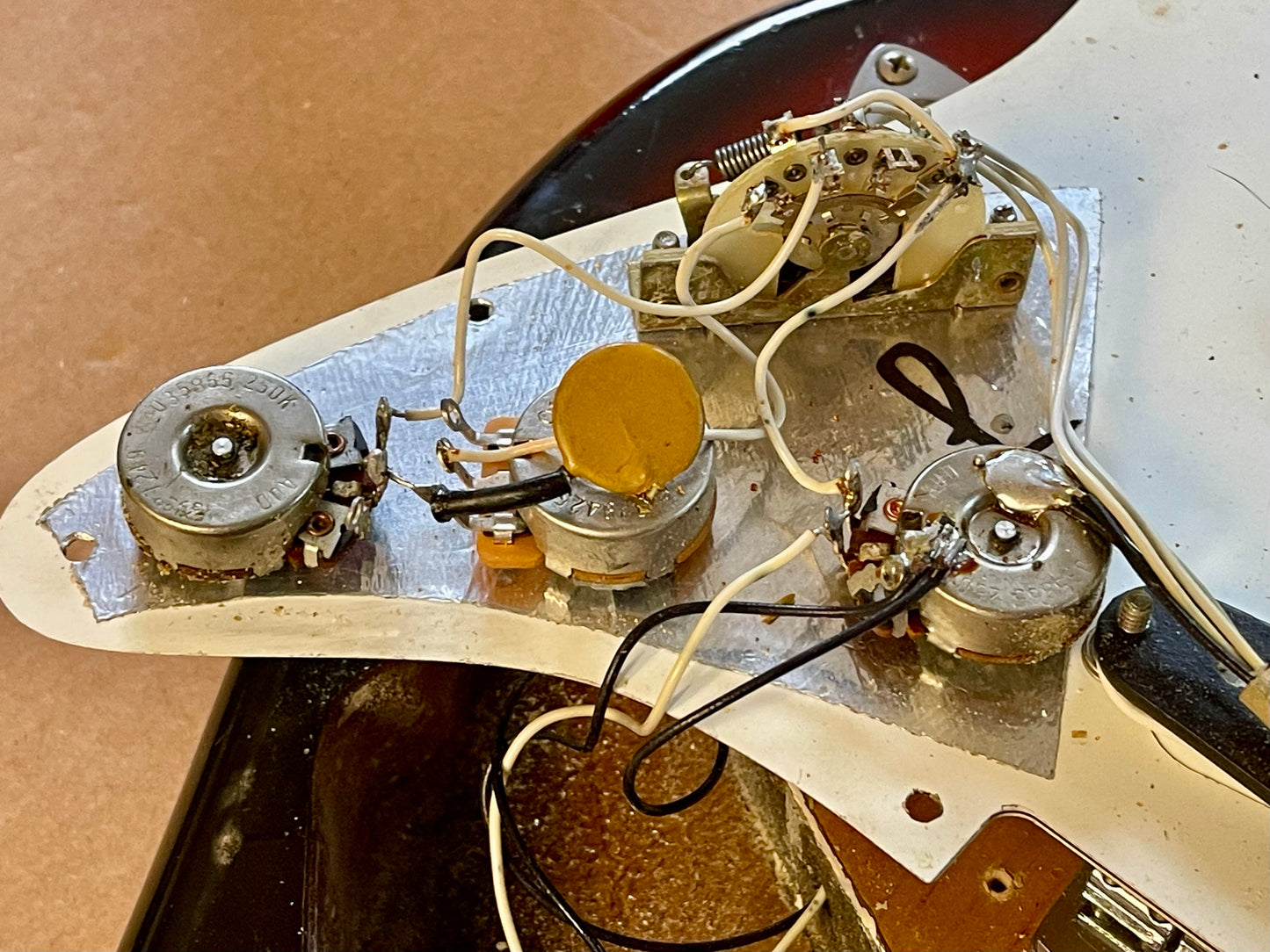 1973 Fender Stratocaster Rosewood finger board 3-color Sunburst Non-Trem