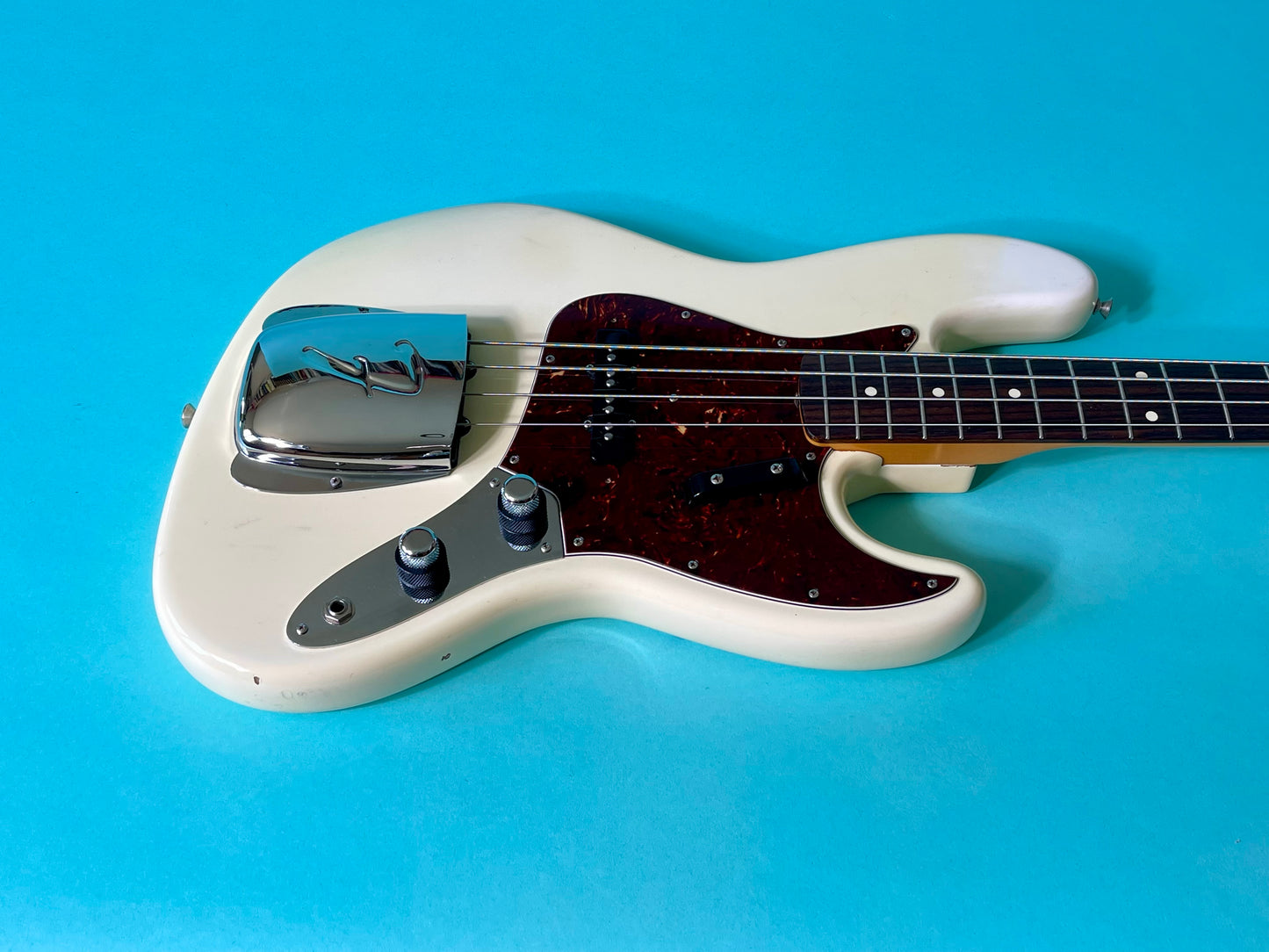 2011 Fender AVRI '62 Jazz Bass Olympic White