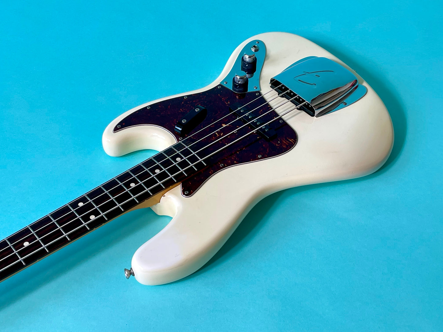 2011 Fender AVRI '62 Jazz Bass Olympic White