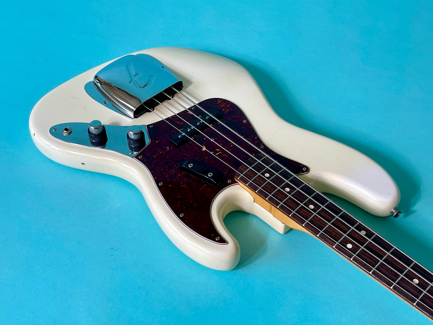 2011 Fender AVRI '62 Jazz Bass Olympic White