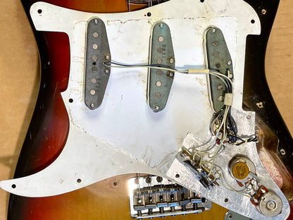 1969-1970 Fender Stratocaster 3-color Sunburst Rosewood fingerboard