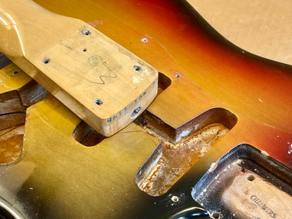 1969-1970 Fender Stratocaster 3-color Sunburst Rosewood fingerboard