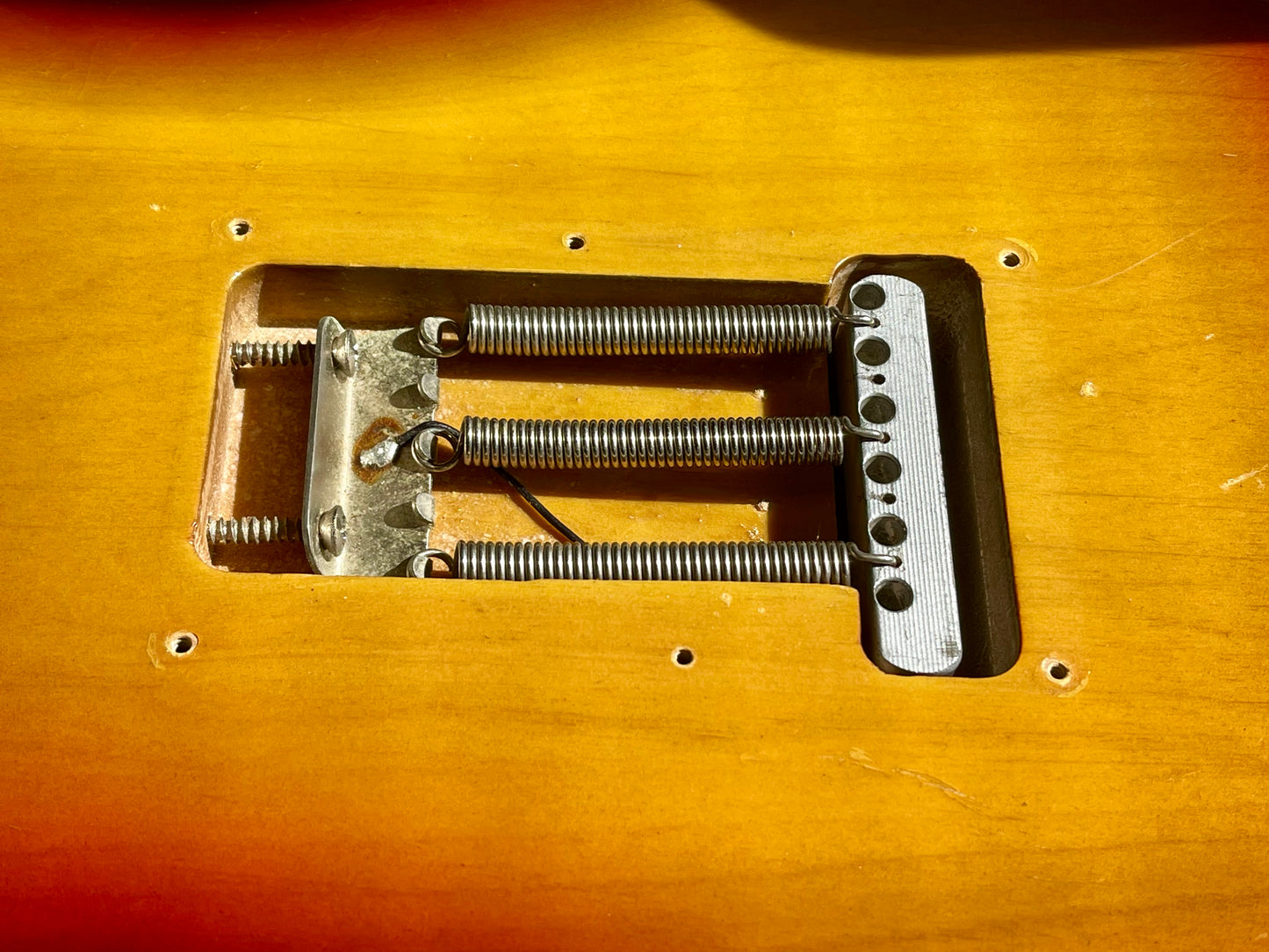 1969-1970 Fender Stratocaster 3-color Sunburst Rosewood fingerboard