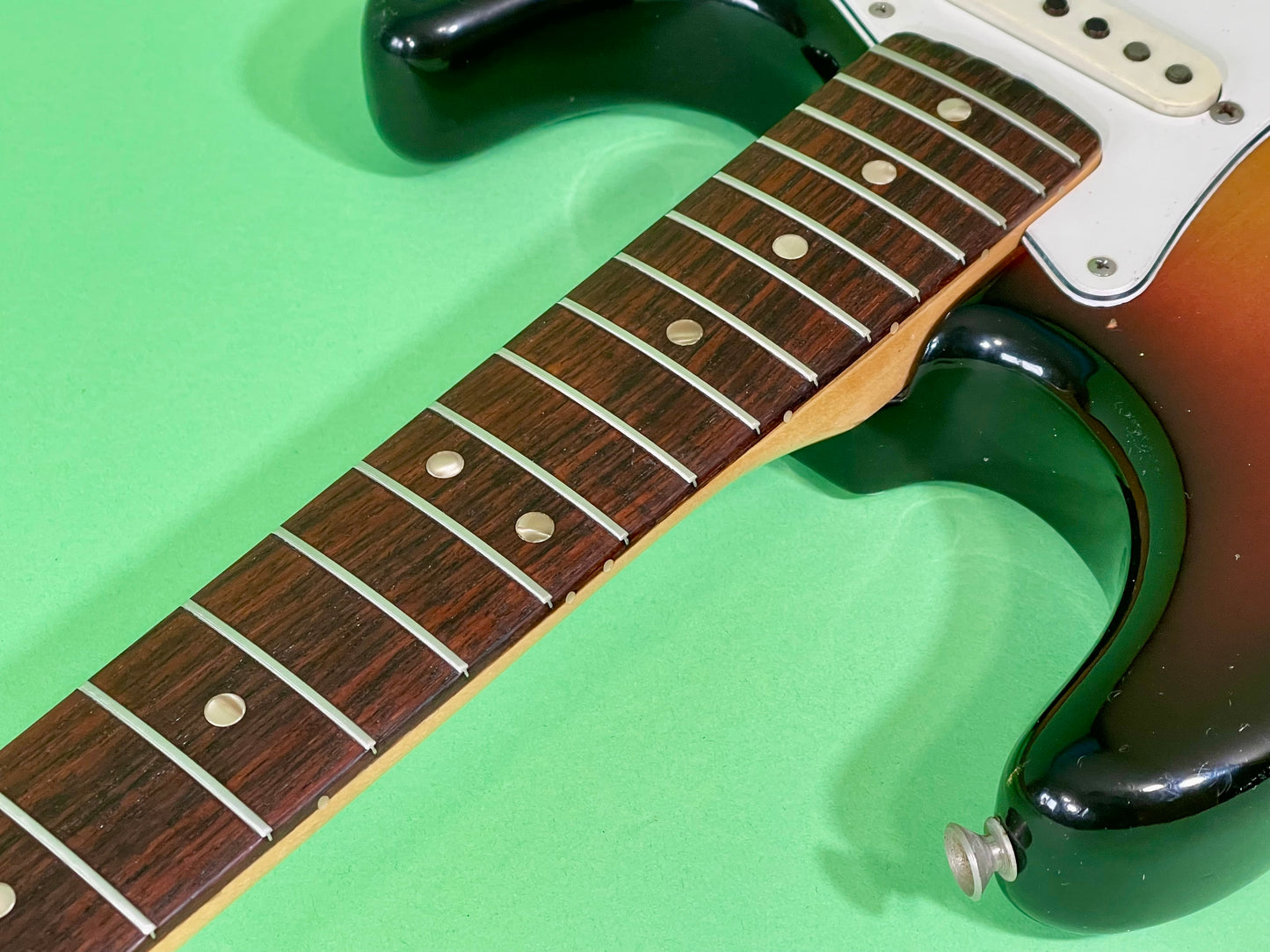 1969-1970 Fender Stratocaster 3-color Sunburst Rosewood fingerboard