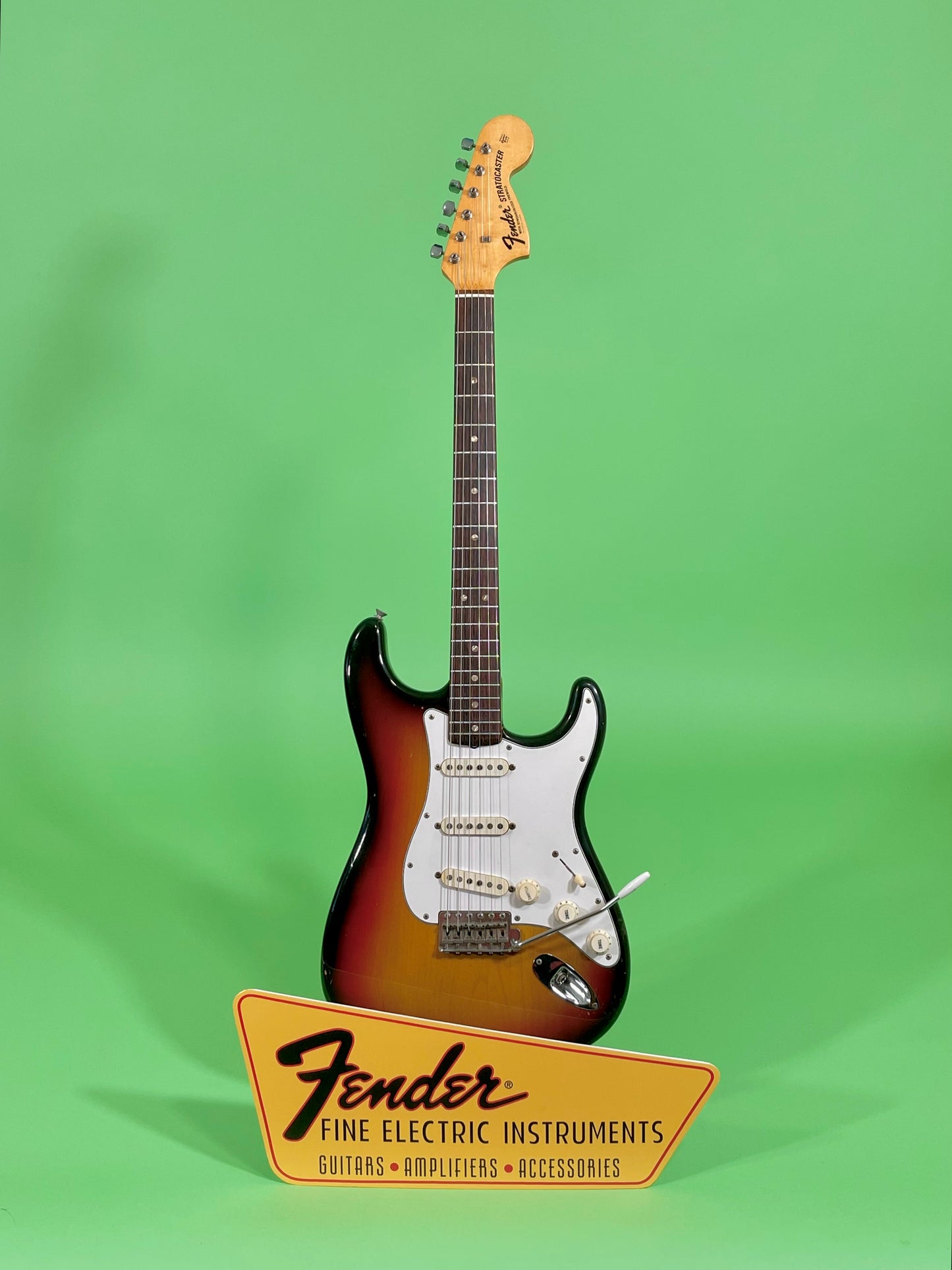 1969-1970 Fender Stratocaster 3-color Sunburst Rosewood fingerboard