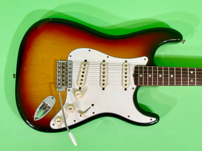 1969-1970 Fender Stratocaster 3-color Sunburst Rosewood fingerboard