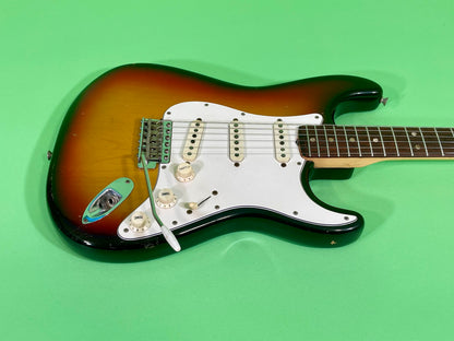 1969-1970 Fender Stratocaster 3-color Sunburst Rosewood fingerboard