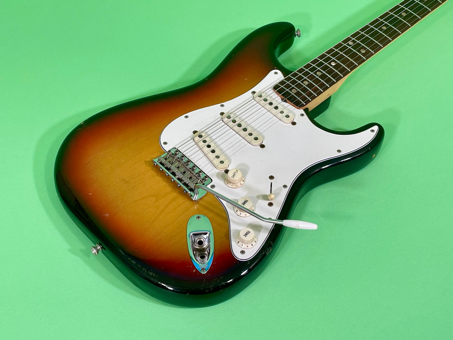 1969-1970 Fender Stratocaster 3-color Sunburst Rosewood fingerboard