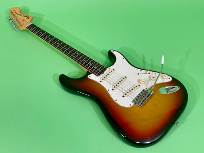 1969-1970 Fender Stratocaster 3-color Sunburst Rosewood fingerboard