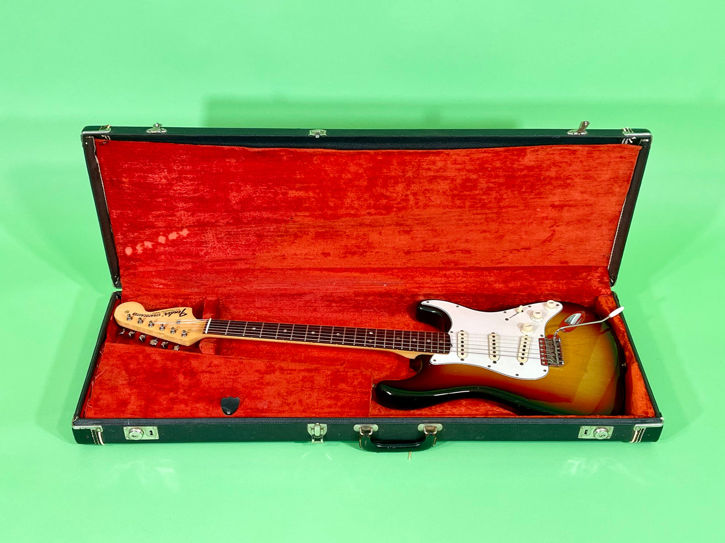 1969-1970 Fender Stratocaster 3-color Sunburst Rosewood fingerboard