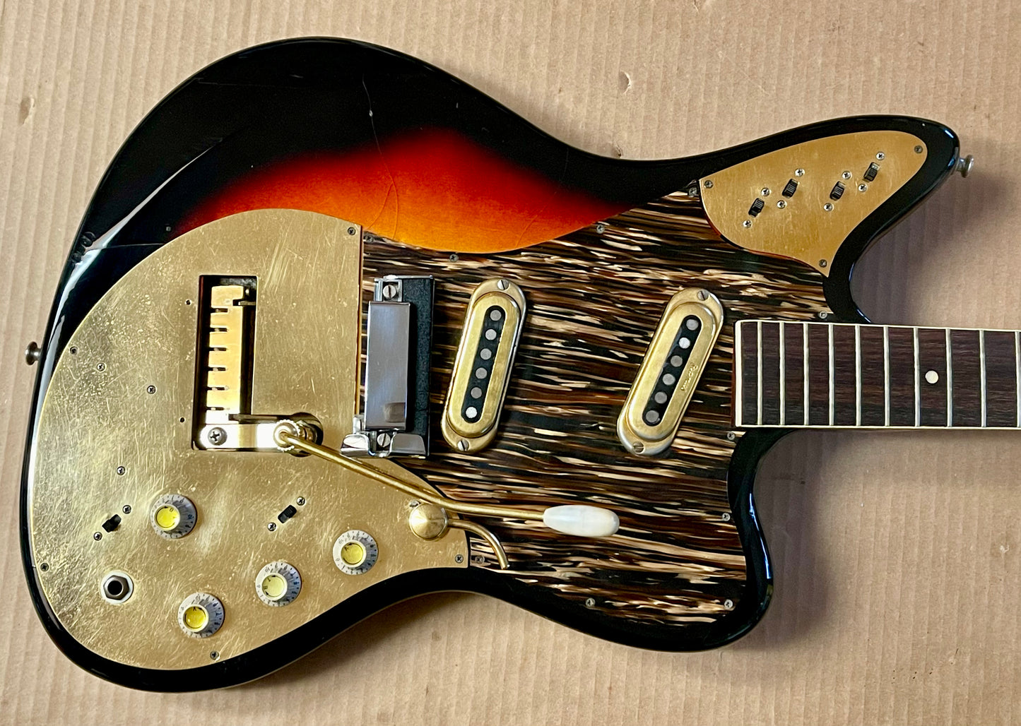 1965 Framus Strato De Luxe Rare Black headstock with Gold trim 3-color Sunburst