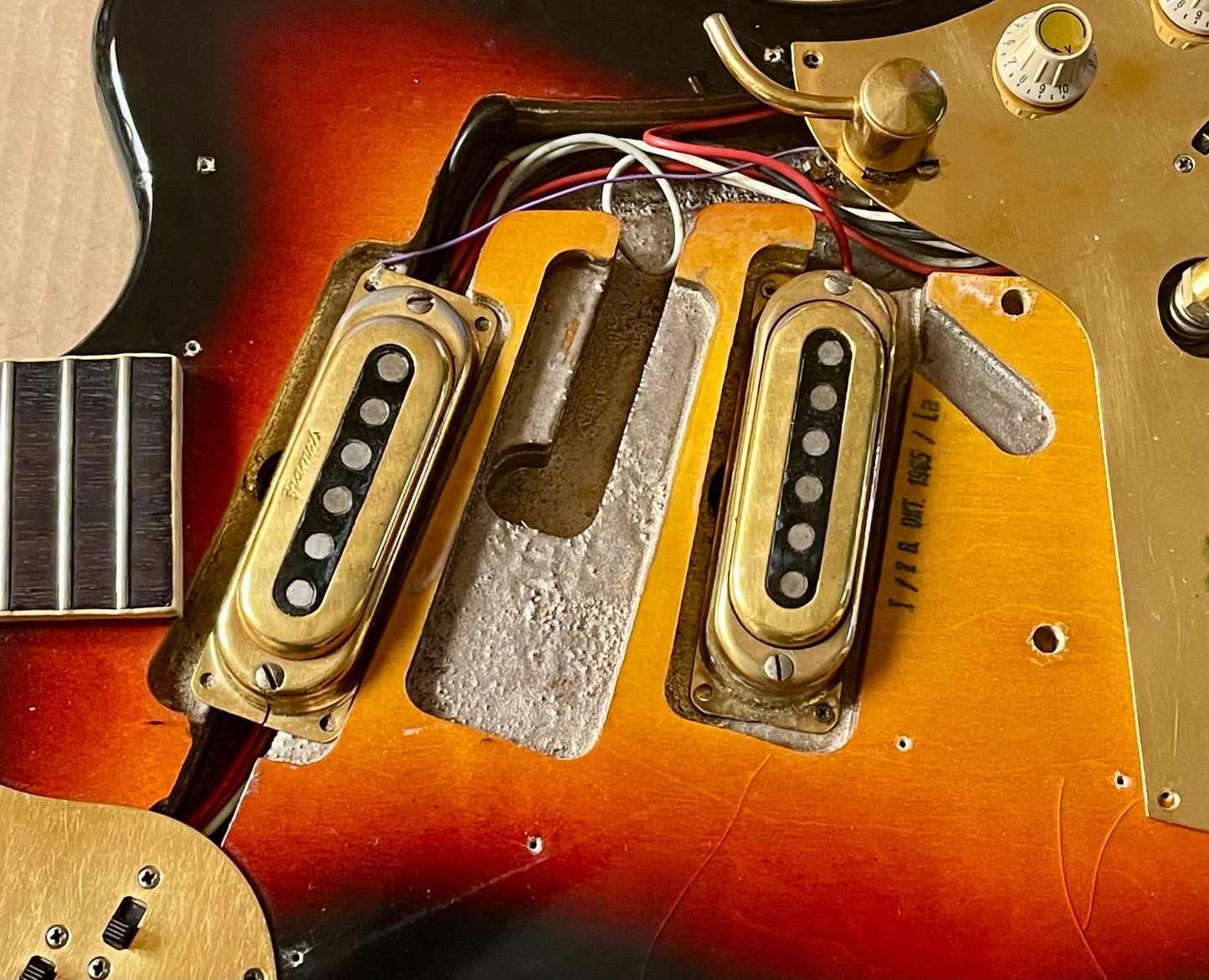 1965 Framus Strato De Luxe Rare Black headstock with Gold trim 3-color Sunburst