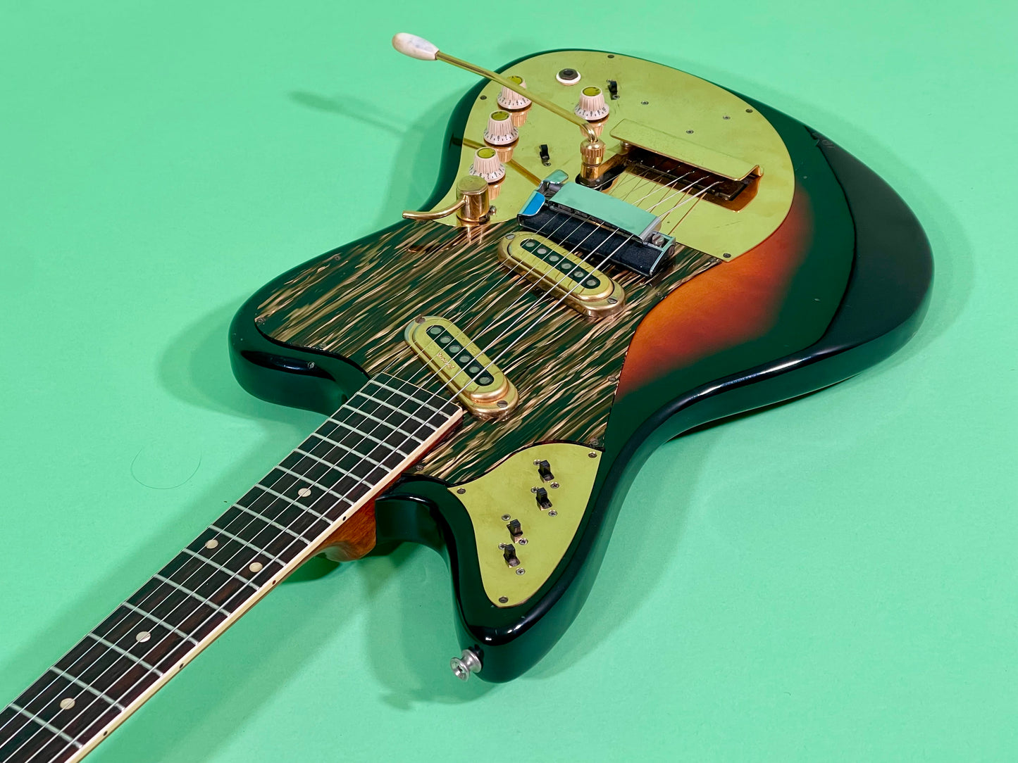 1965 Framus Strato De Luxe Rare Black headstock with Gold trim 3-color Sunburst