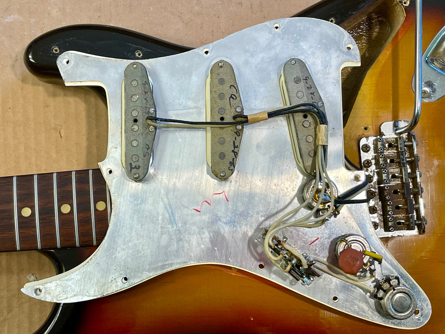 1965 Fender Stratocaster 3-color Sunburst 100% original with SUPER-VIBE!