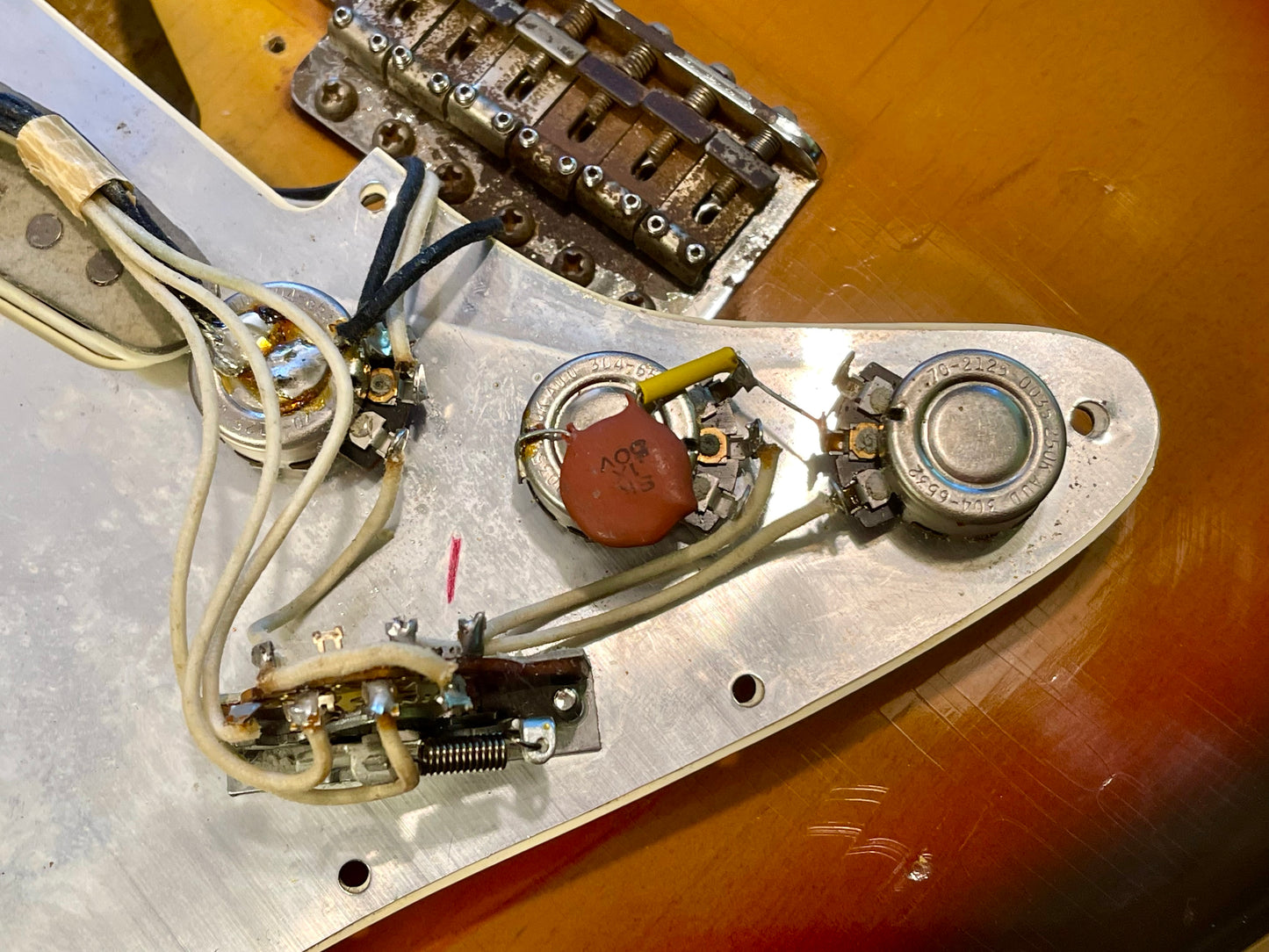 1965 Fender Stratocaster 3-color Sunburst 100% original with SUPER-VIBE!