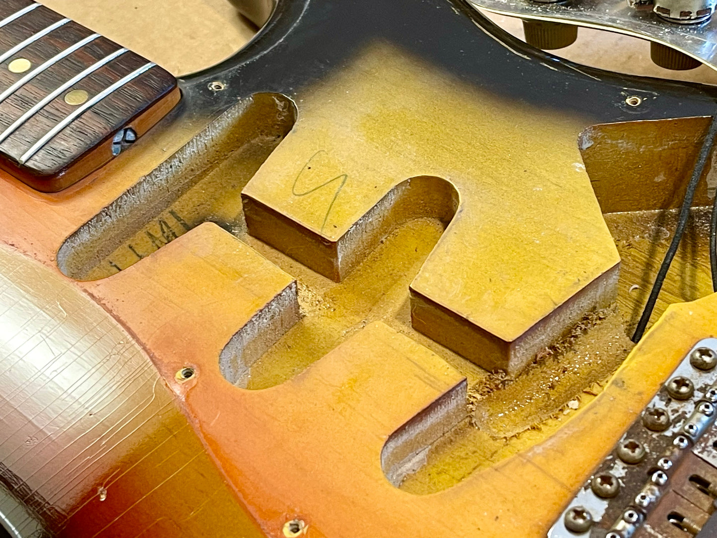 1965 Fender Stratocaster 3-color Sunburst 100% original with SUPER-VIBE!