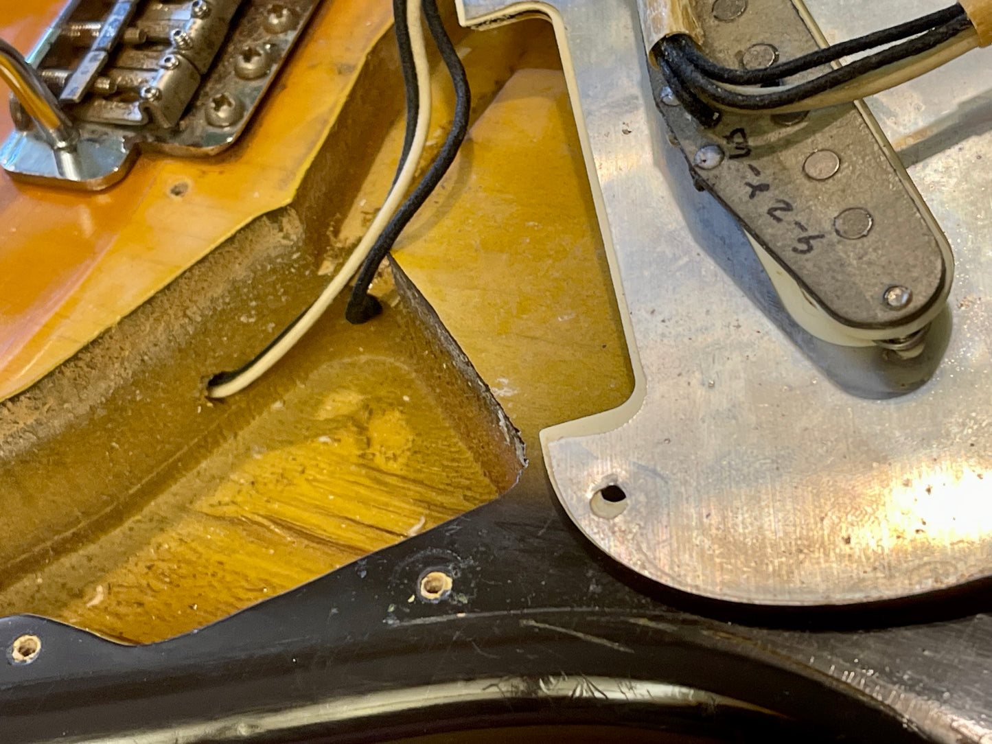 1965 Fender Stratocaster 3-color Sunburst 100% original with SUPER-VIBE!