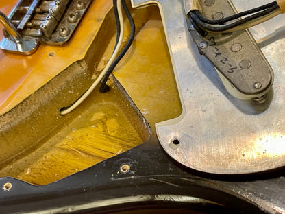 1965 Fender Stratocaster 3-color Sunburst 100% original with SUPER-VIBE!