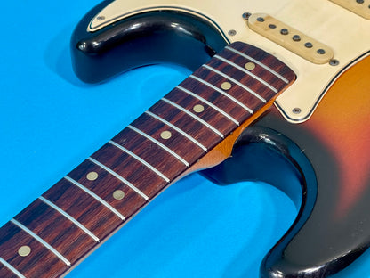 1965 Fender Stratocaster 3-color Sunburst 100% original with SUPER-VIBE!