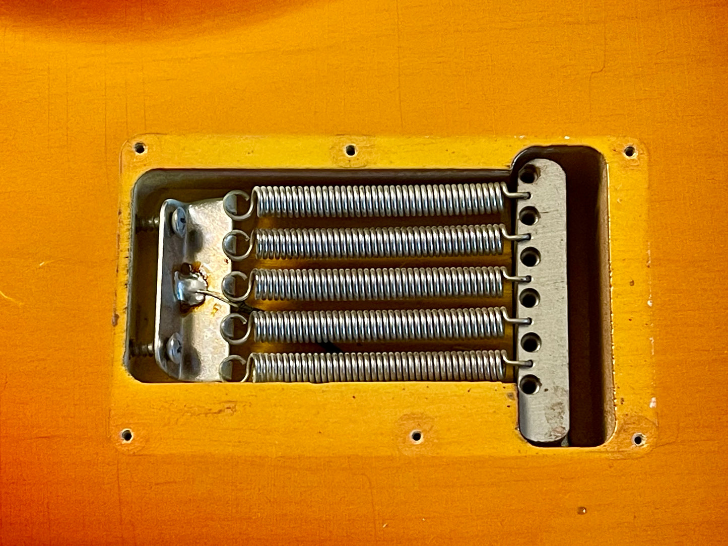 1965 Fender Stratocaster 3-color Sunburst 100% original with SUPER-VIBE!