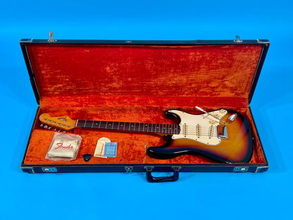 1965 Fender Stratocaster 3-color Sunburst 100% original with SUPER-VIBE!