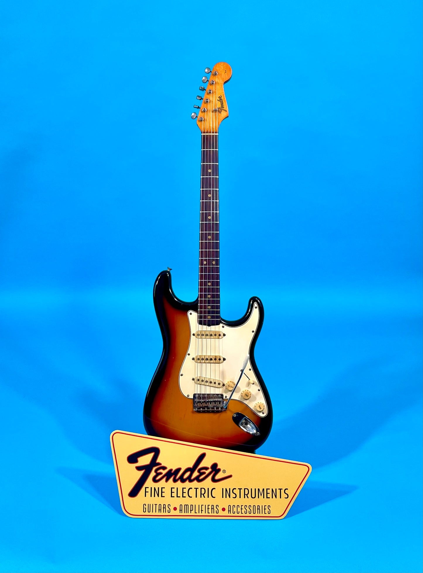 1965 Fender Stratocaster 3-color Sunburst 100% original with SUPER-VIBE!