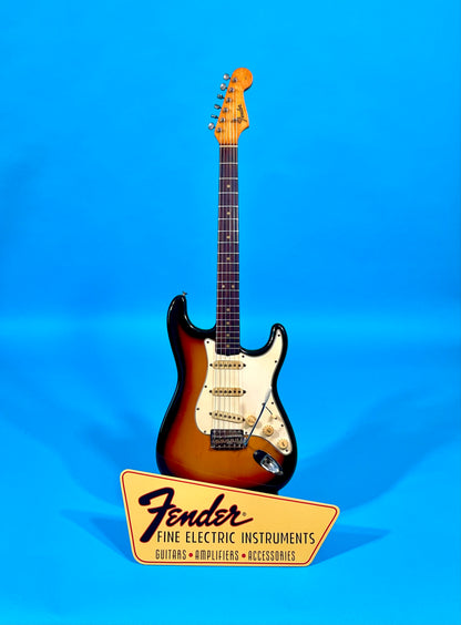 1965 Fender Stratocaster 3-color Sunburst 100% original with SUPER-VIBE!