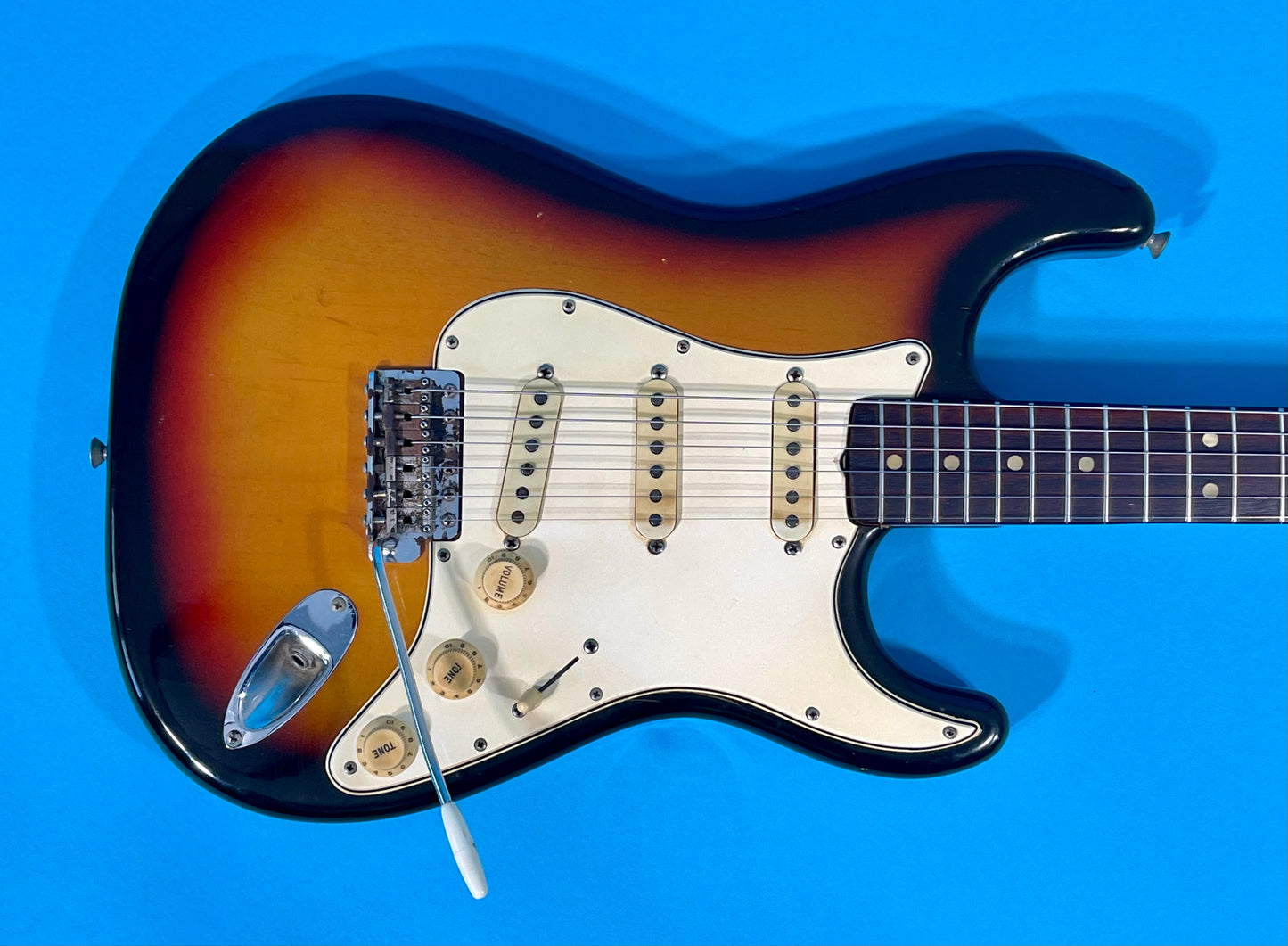 1965 Fender Stratocaster 3-color Sunburst 100% original with SUPER-VIBE!
