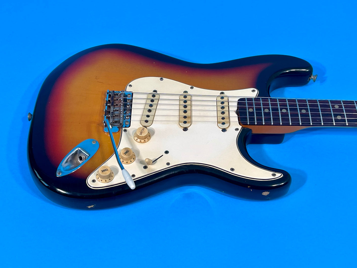 1965 Fender Stratocaster 3-color Sunburst 100% original with SUPER-VIBE!