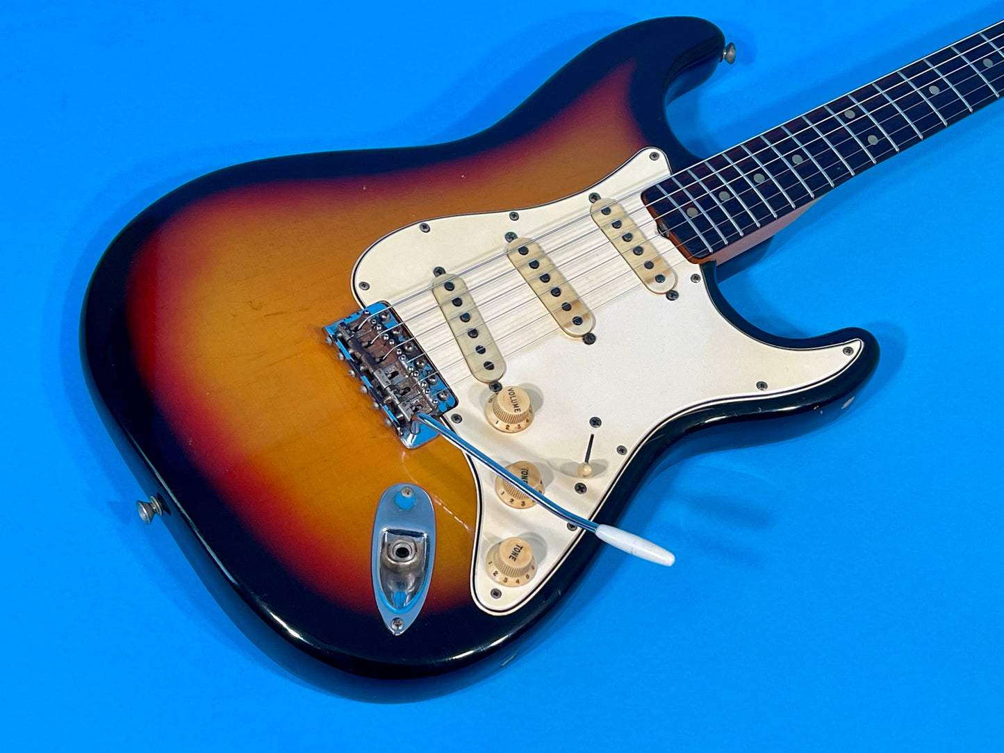 1965 Fender Stratocaster 3-color Sunburst 100% original with SUPER-VIBE!