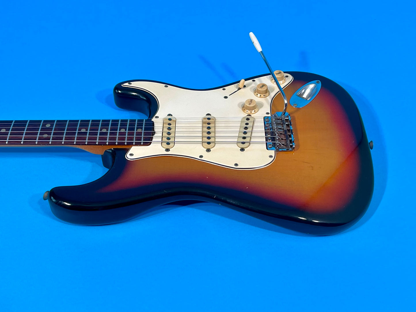 1965 Fender Stratocaster 3-color Sunburst 100% original with SUPER-VIBE!
