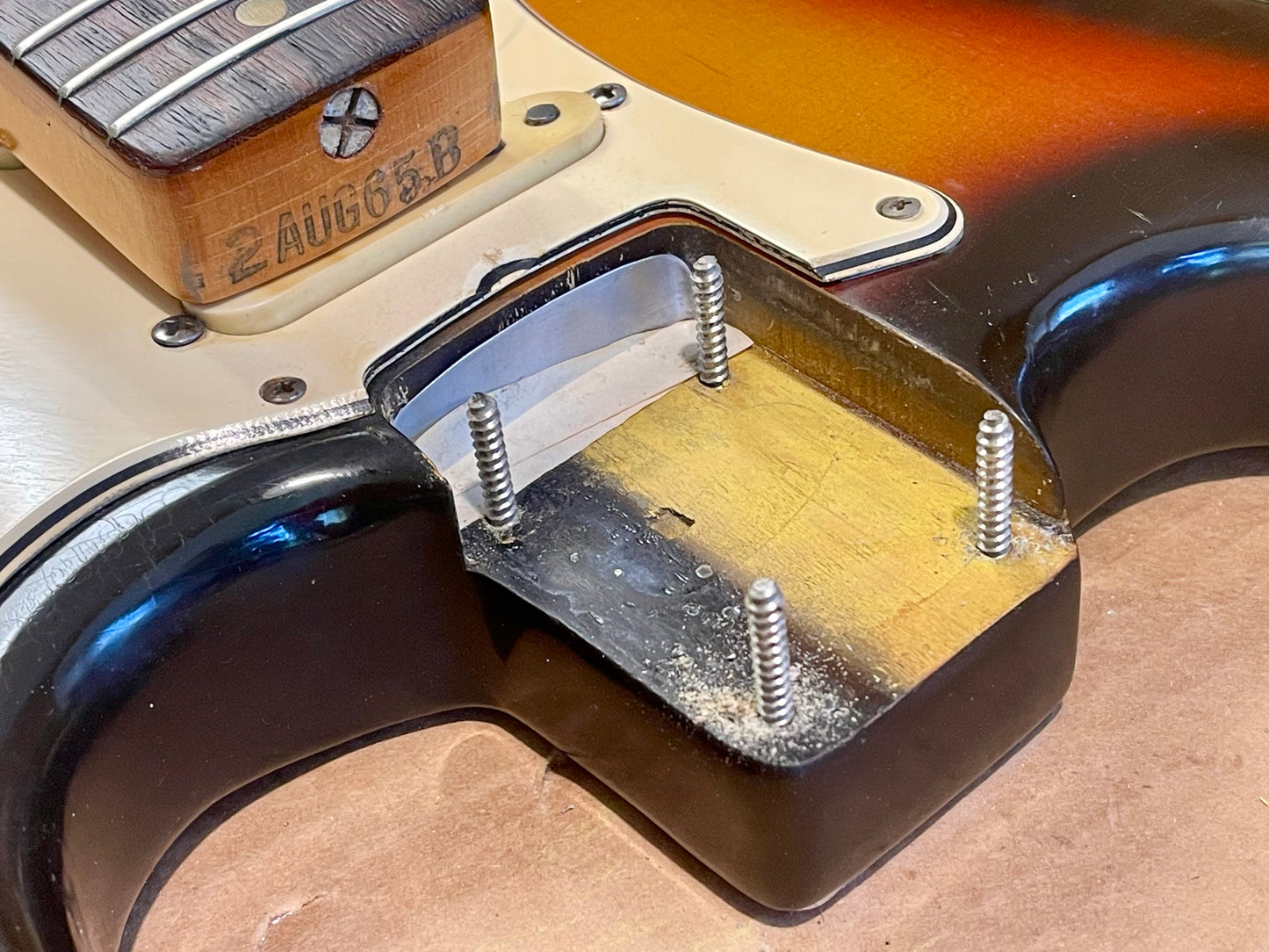 1965 Fender Stratocaster 3-color Sunburst 100% original with SUPER-VIBE!