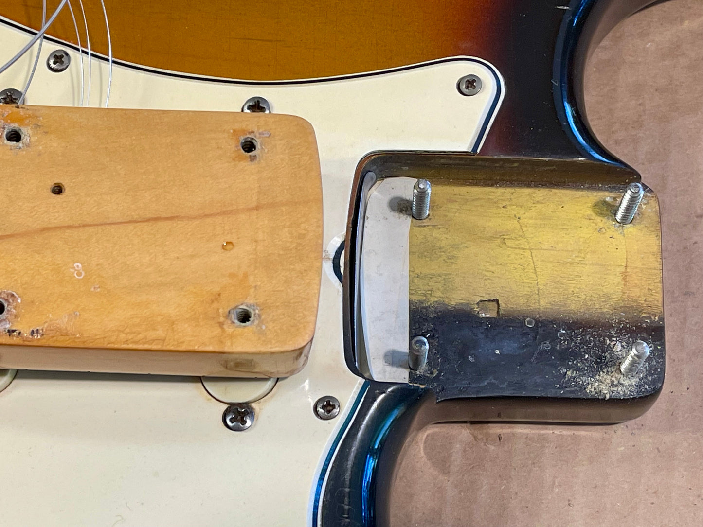 1965 Fender Stratocaster 3-color Sunburst 100% original with SUPER-VIBE!