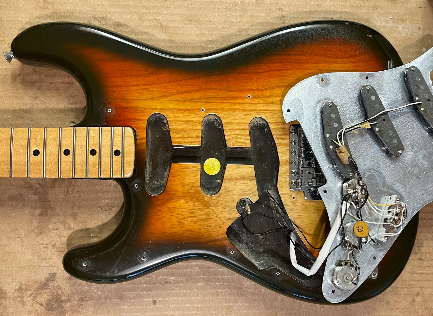 1979 Fender Stratocaster Left-Handed Sunburst 100% Original & Super Clean!