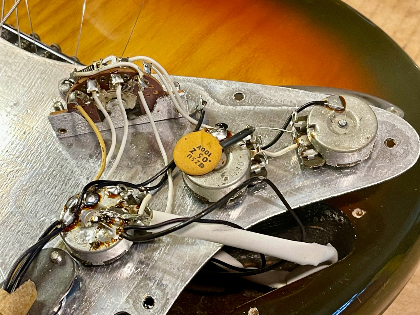 1979 Fender Stratocaster Left-Handed Sunburst 100% Original & Super Clean!