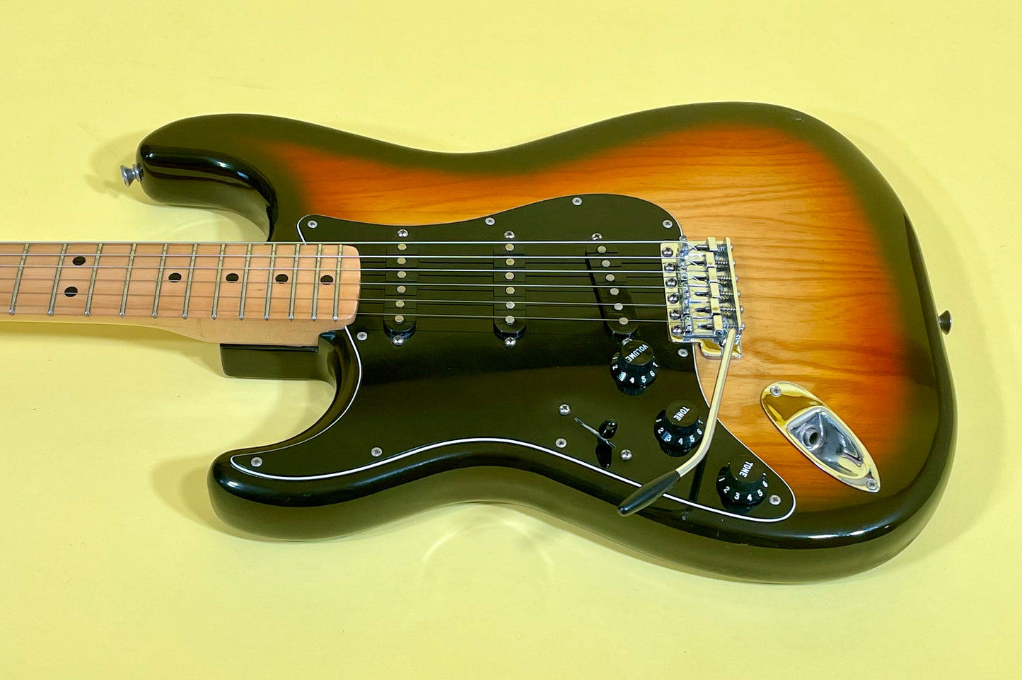 1979 Fender Stratocaster Left-Handed Sunburst 100% Original & Super Clean!