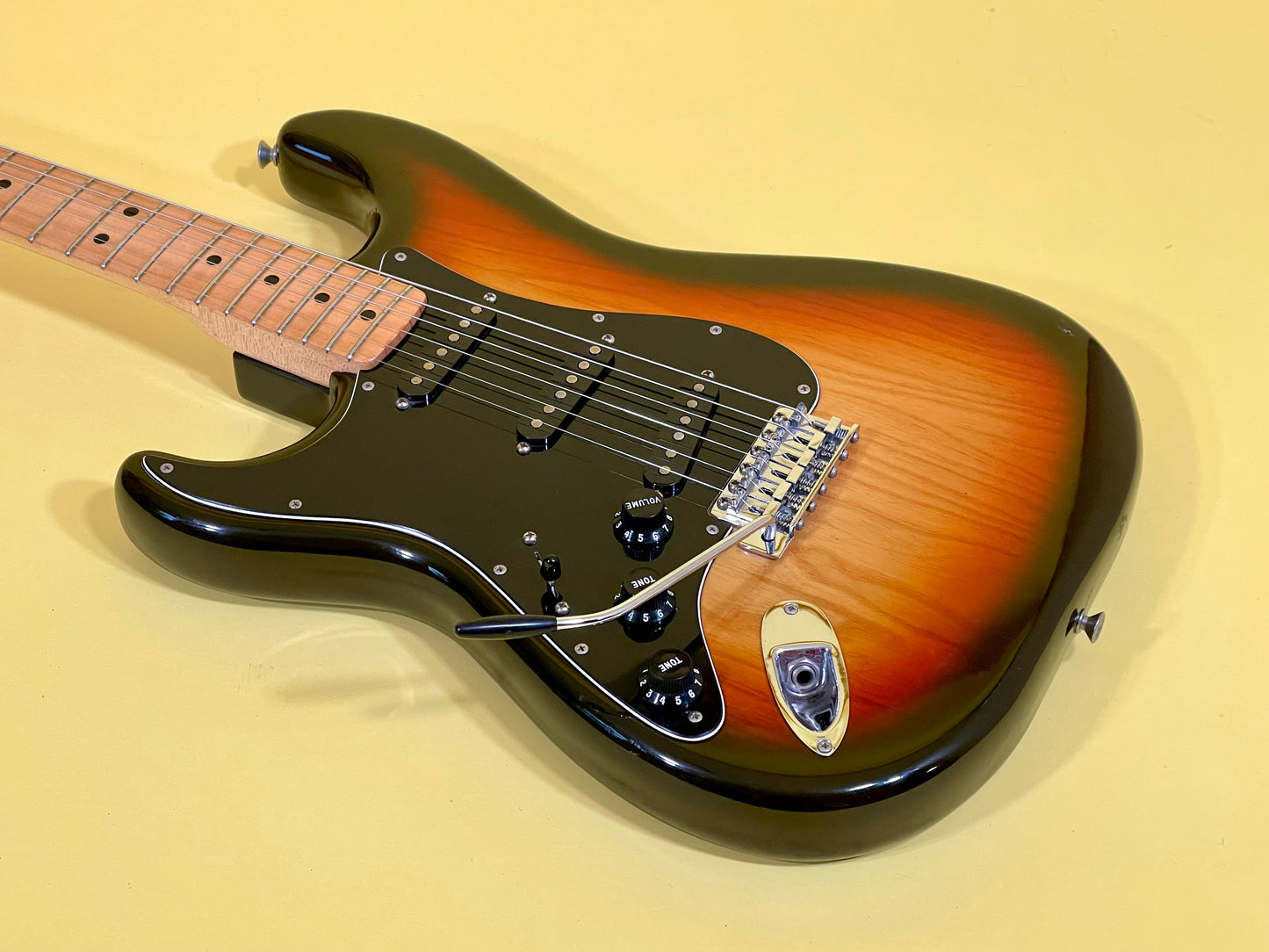 1979 Fender Stratocaster Left-Handed Sunburst 100% Original & Super Clean!