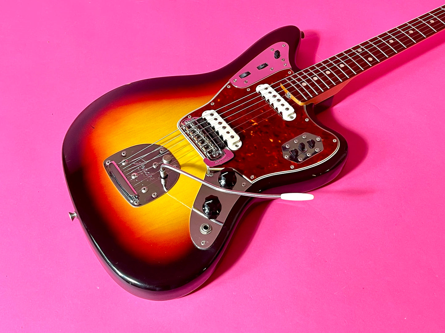 1965 Fender Jaguar 3-Color Sunburst 100% OG