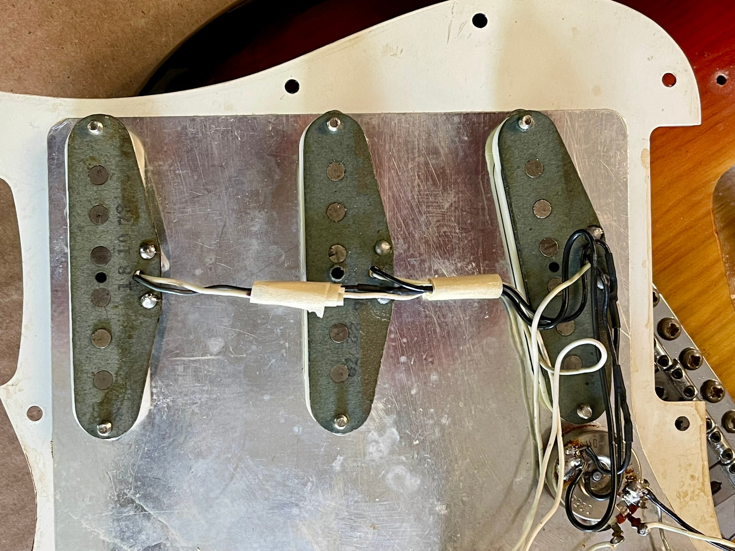 1974 Fender Stratocaster 3-color Sunburst Rosewood fingerboard