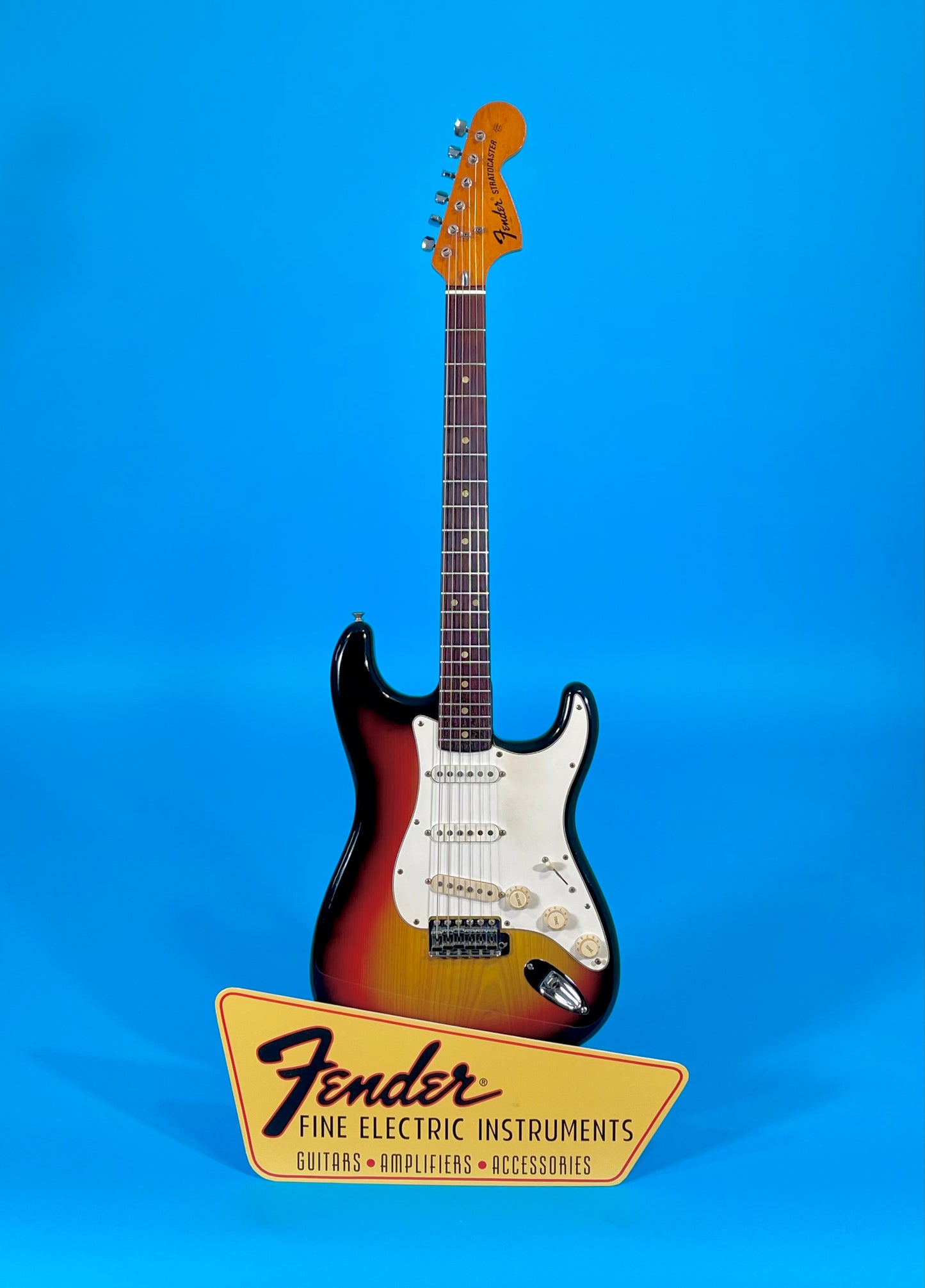 1974 Fender Stratocaster 3-color Sunburst Rosewood fingerboard