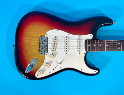 1974 Fender Stratocaster 3-color Sunburst Rosewood fingerboard