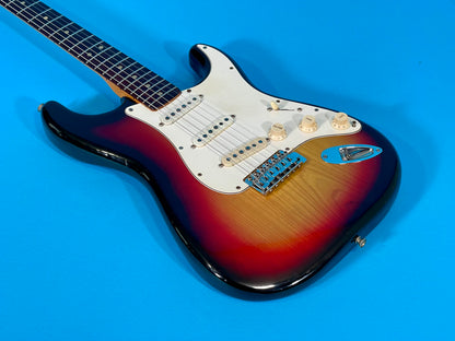 1974 Fender Stratocaster 3-color Sunburst Rosewood fingerboard
