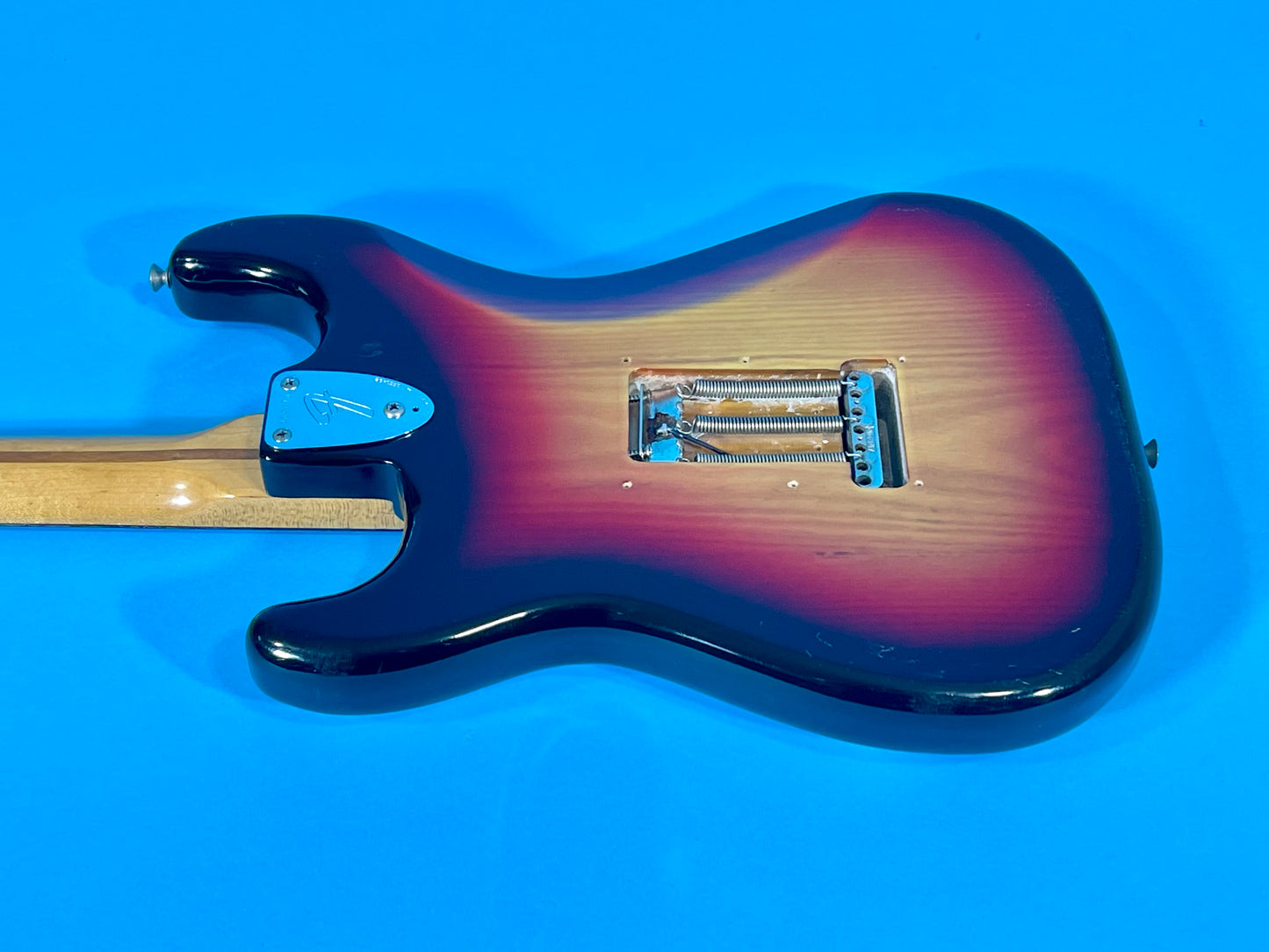 1974 Fender Stratocaster 3-color Sunburst Rosewood fingerboard