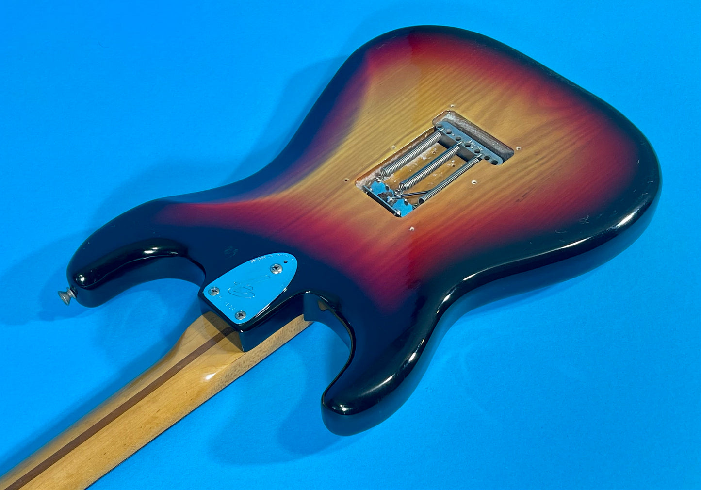 1974 Fender Stratocaster 3-color Sunburst Rosewood fingerboard