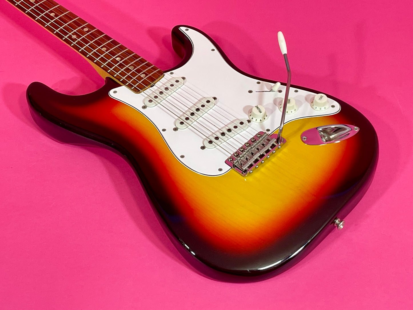 1966 Fender Stratocaster 3-color Sunburst Minty!