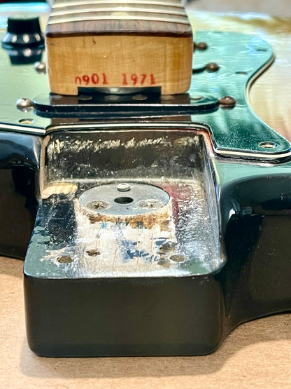 1979 Fender Stratocaster Non-Trem 3-color Sunburst with Rosewood fingerboard