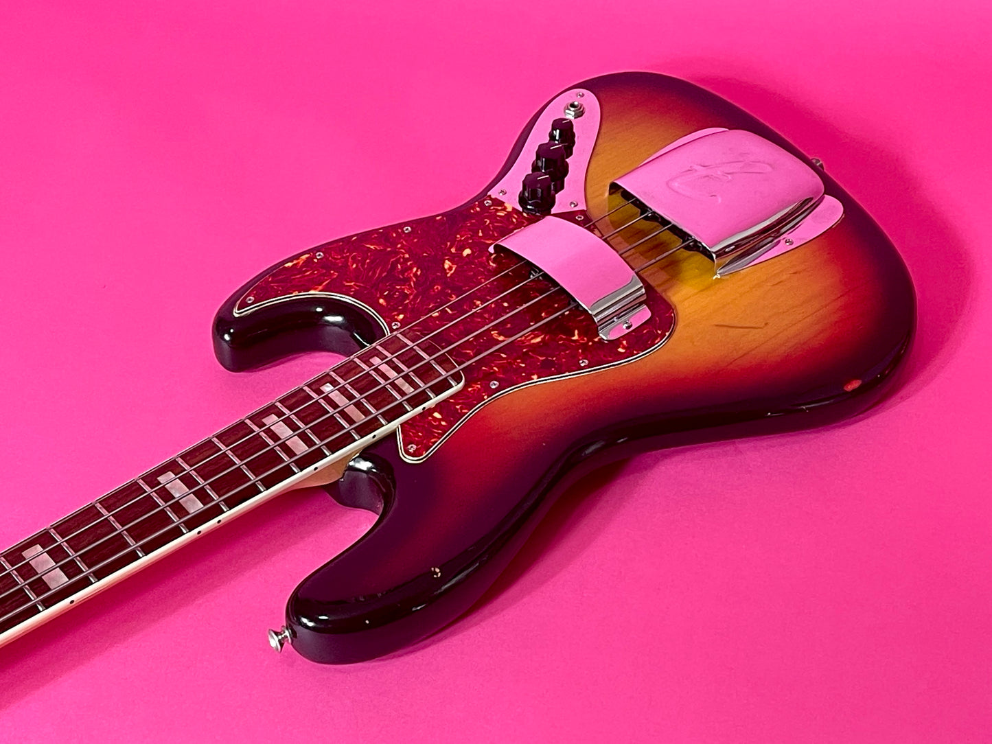 1975 Fender Jazz Bass 3-color Sunburst